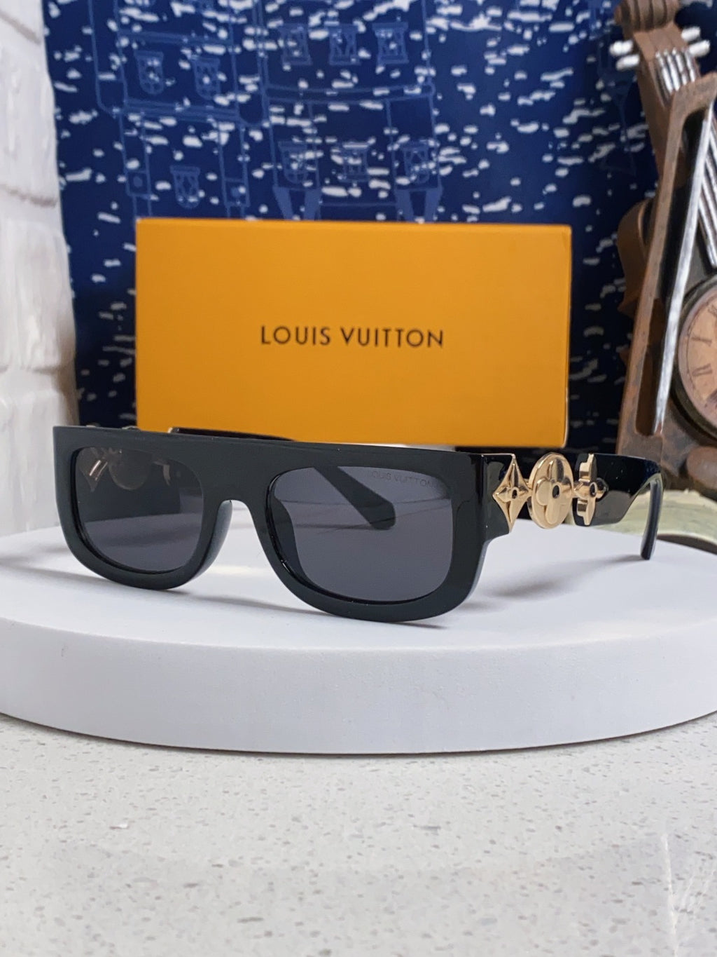 Louis Vuitton Square Black Lens Sunglasses for Men & Women - 431118 - detail image 2