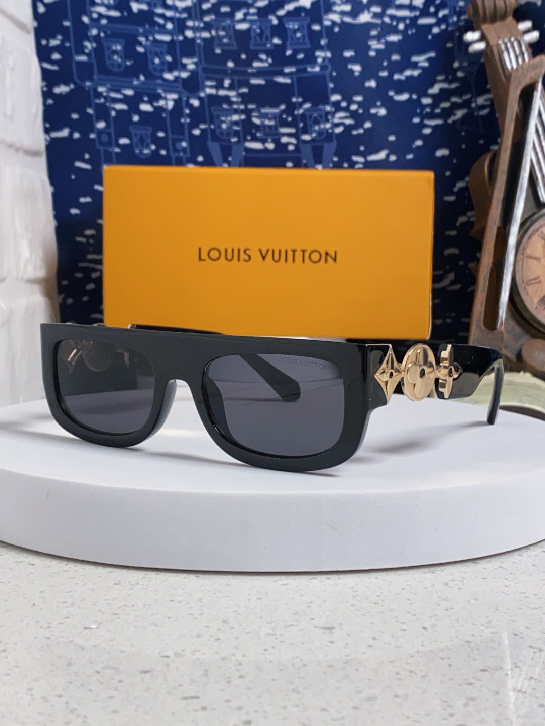 Louis Vuitton Square Black Lens Sunglasses for Men & Women - 431118 - detail image 2
