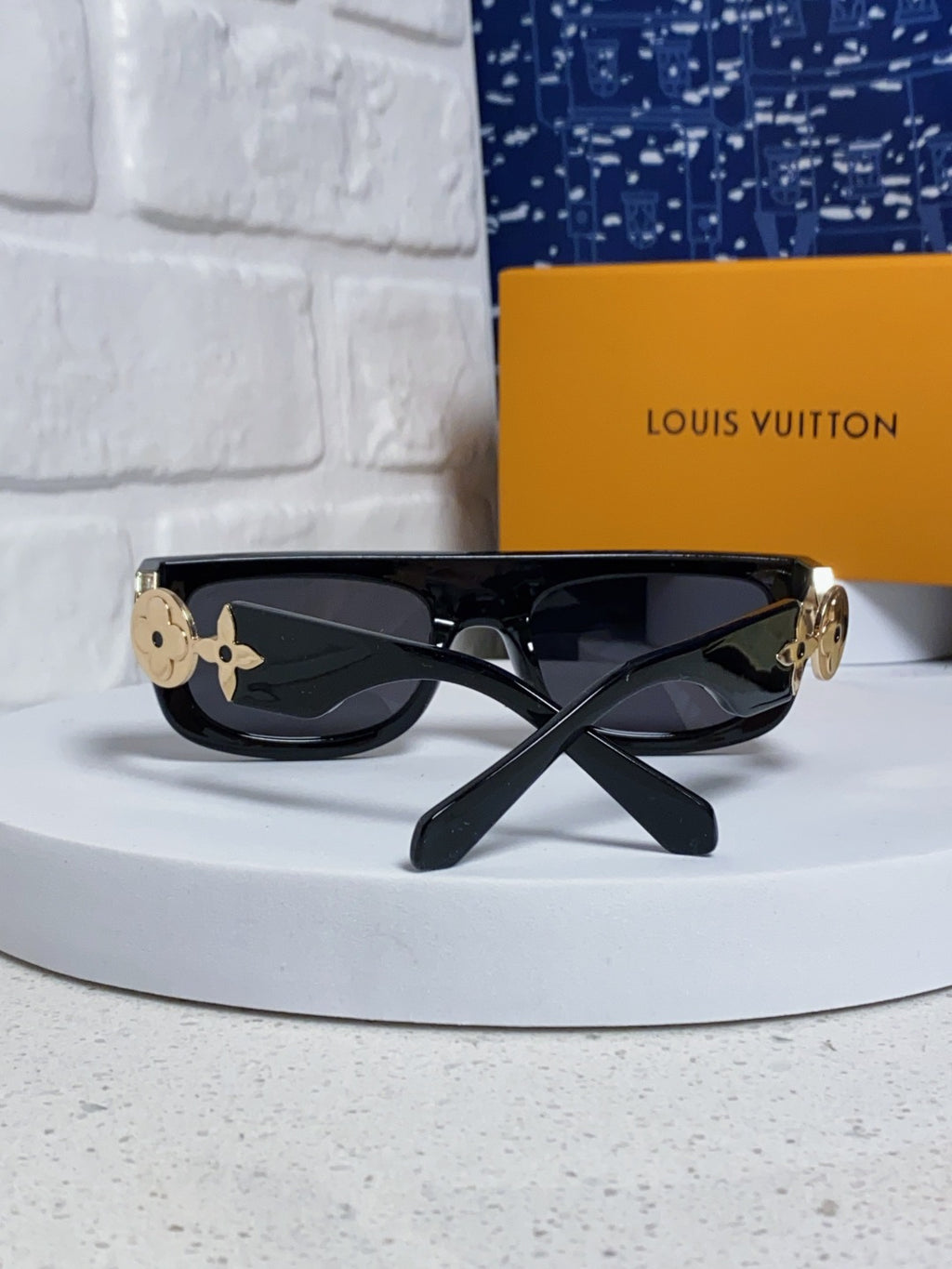 Louis Vuitton Square Black Lens Sunglasses for Men & Women - 431118 - detail image 4