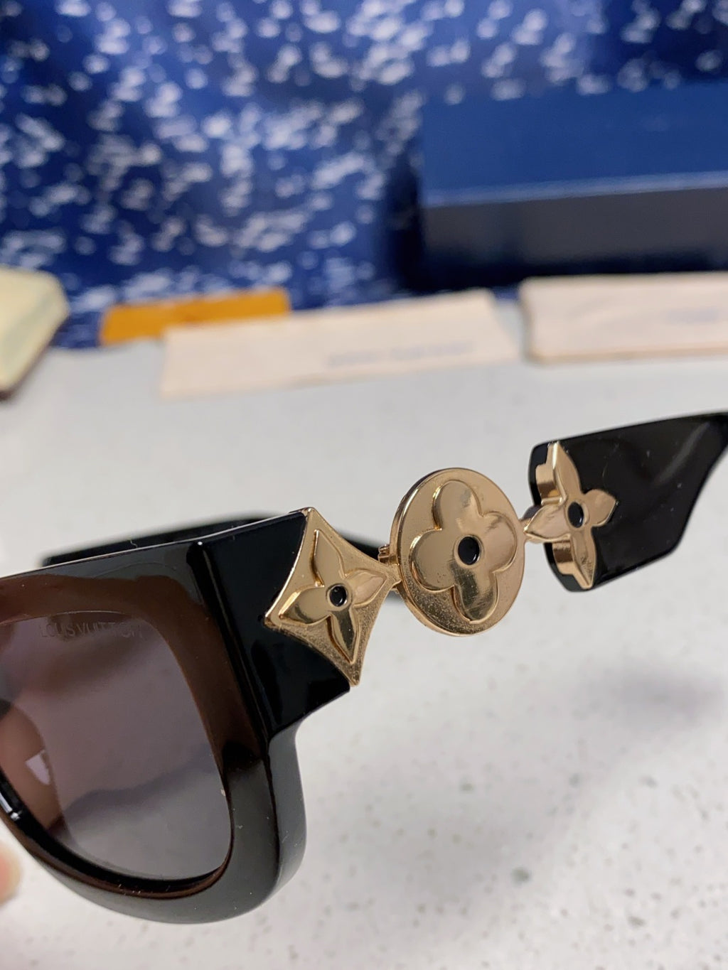 Louis Vuitton Square Black Lens Sunglasses for Men & Women - 431118 - detail image 8