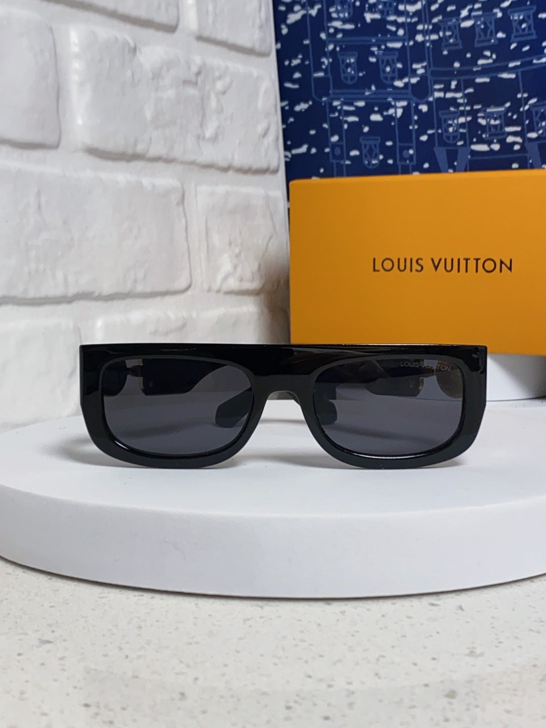 Louis Vuitton Square Black Lens Sunglasses for Men & Women - 431118 - detail image 3