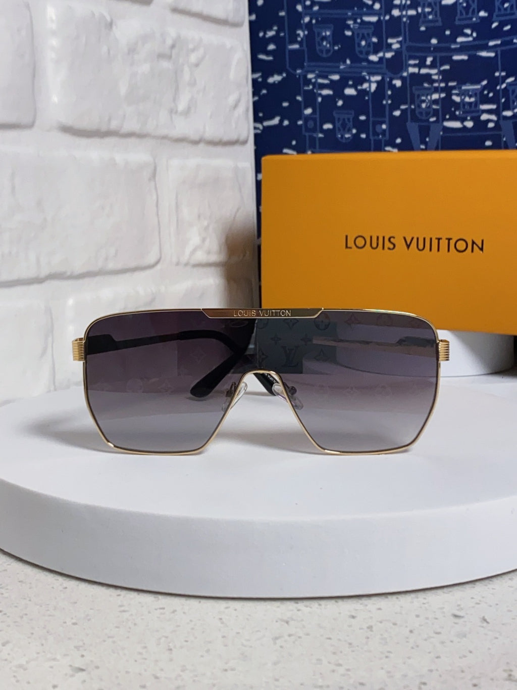Louis Vuitton Square Gray Lens Sunglasses for Men & Women - detail image 2