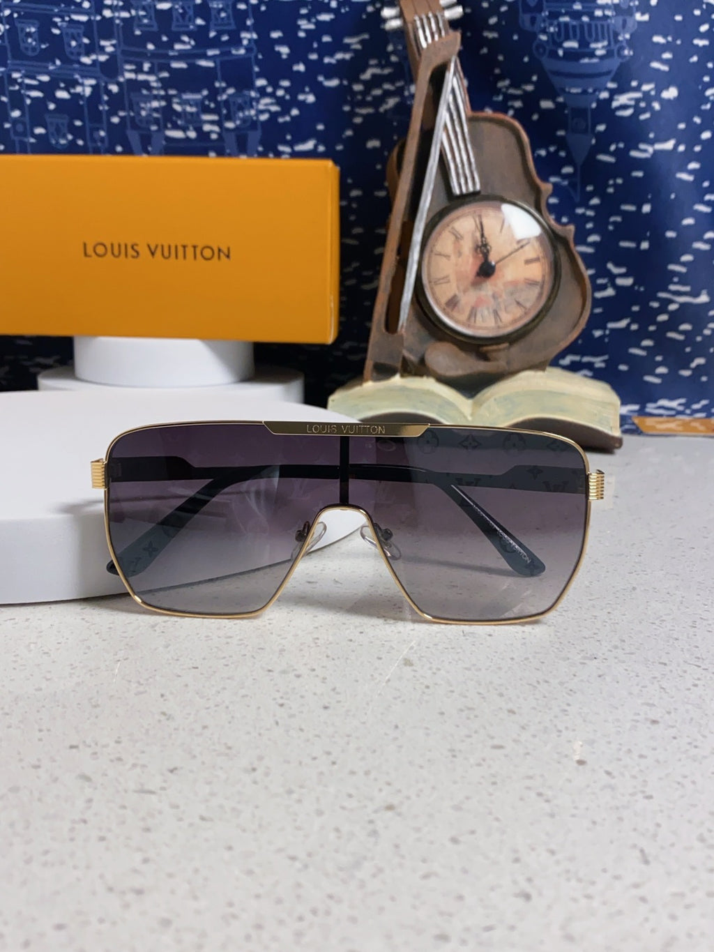 Louis Vuitton Square Gray Lens Sunglasses for Men & Women - detail image 9
