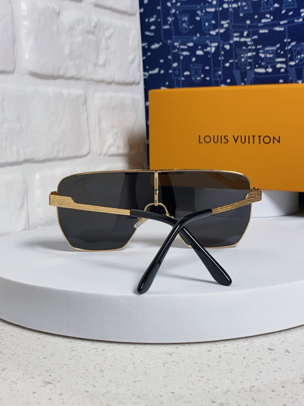 Louis Vuitton Square Black Lens Sunglasses for Men & Women - detail image 3