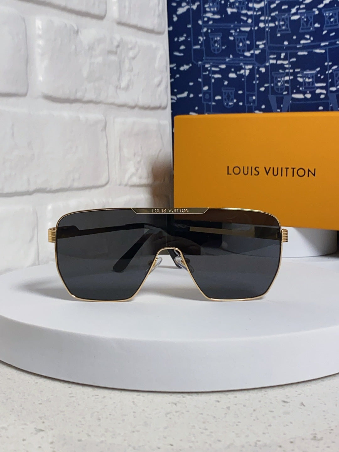 Louis Vuitton Square Black Lens Sunglasses for Men & Women - detail image 2
