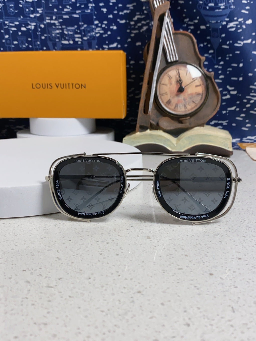 Louis Vuitton Round Gray Lens Sunglasses for Men & Women - detail image 9