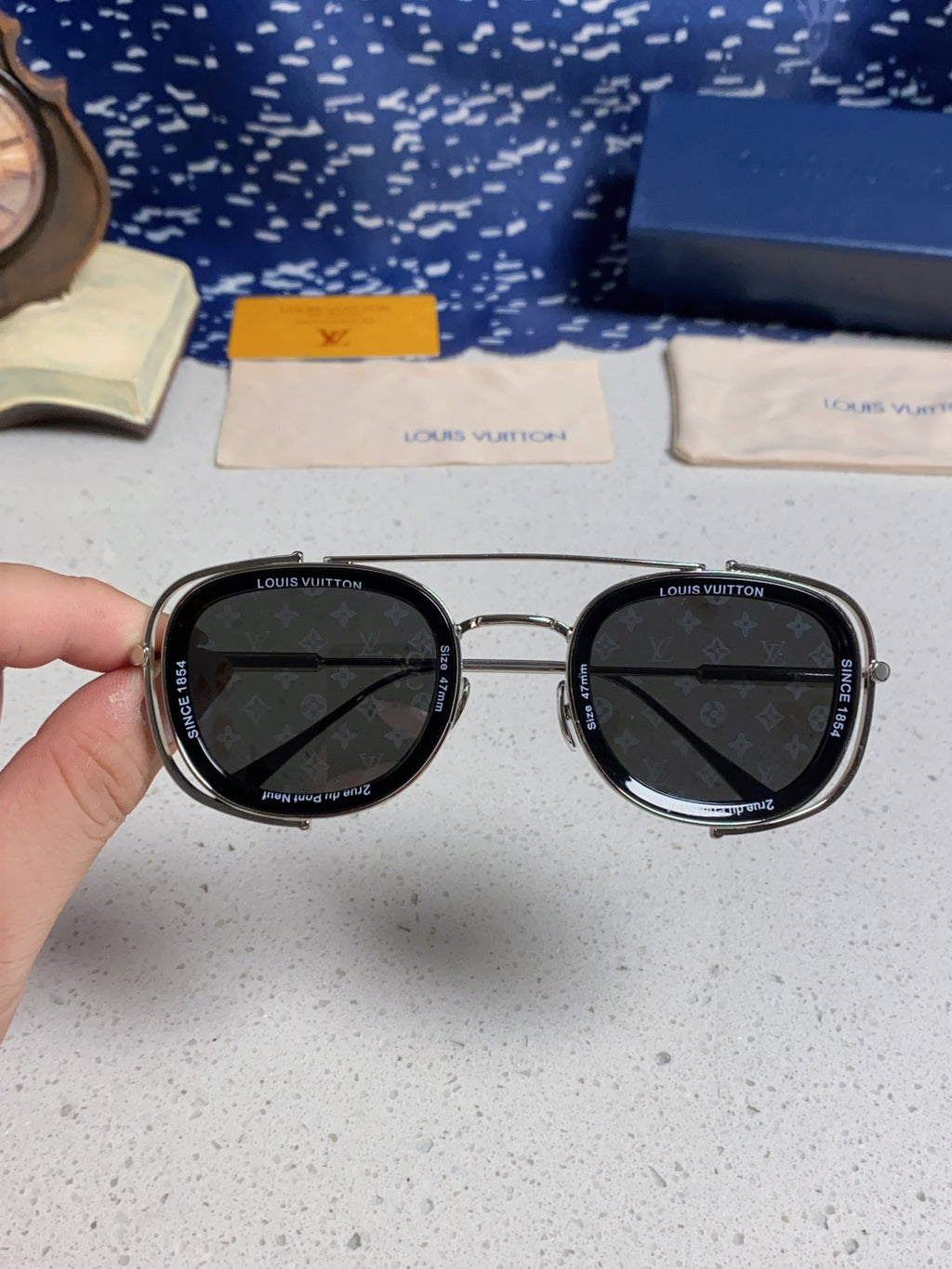 Louis Vuitton Round Gray Lens Sunglasses for Men & Women - detail image 4