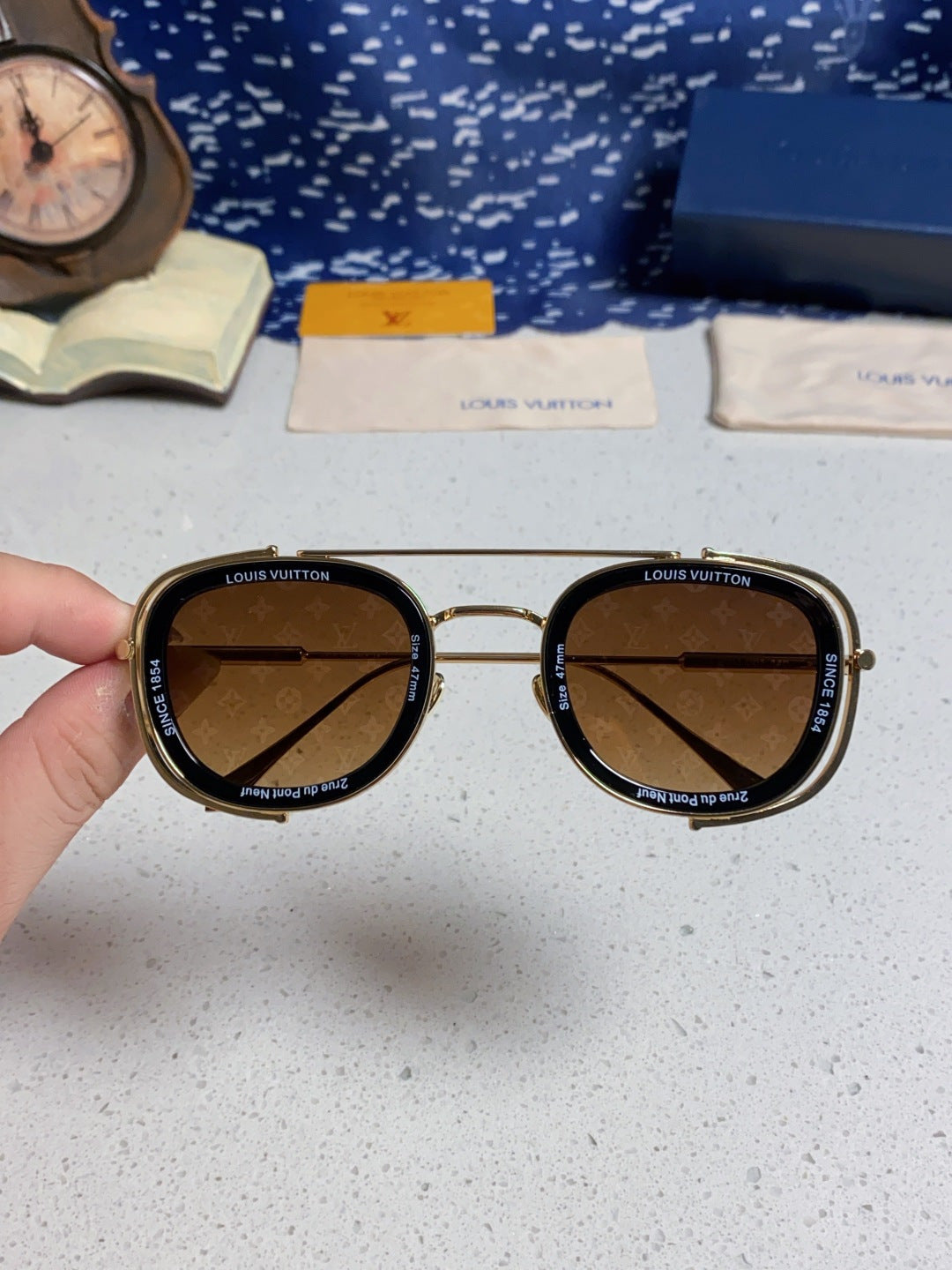 Louis Vuitton Round Brown Lens Sunglasses for Men & Women - 493158 - detail image 4