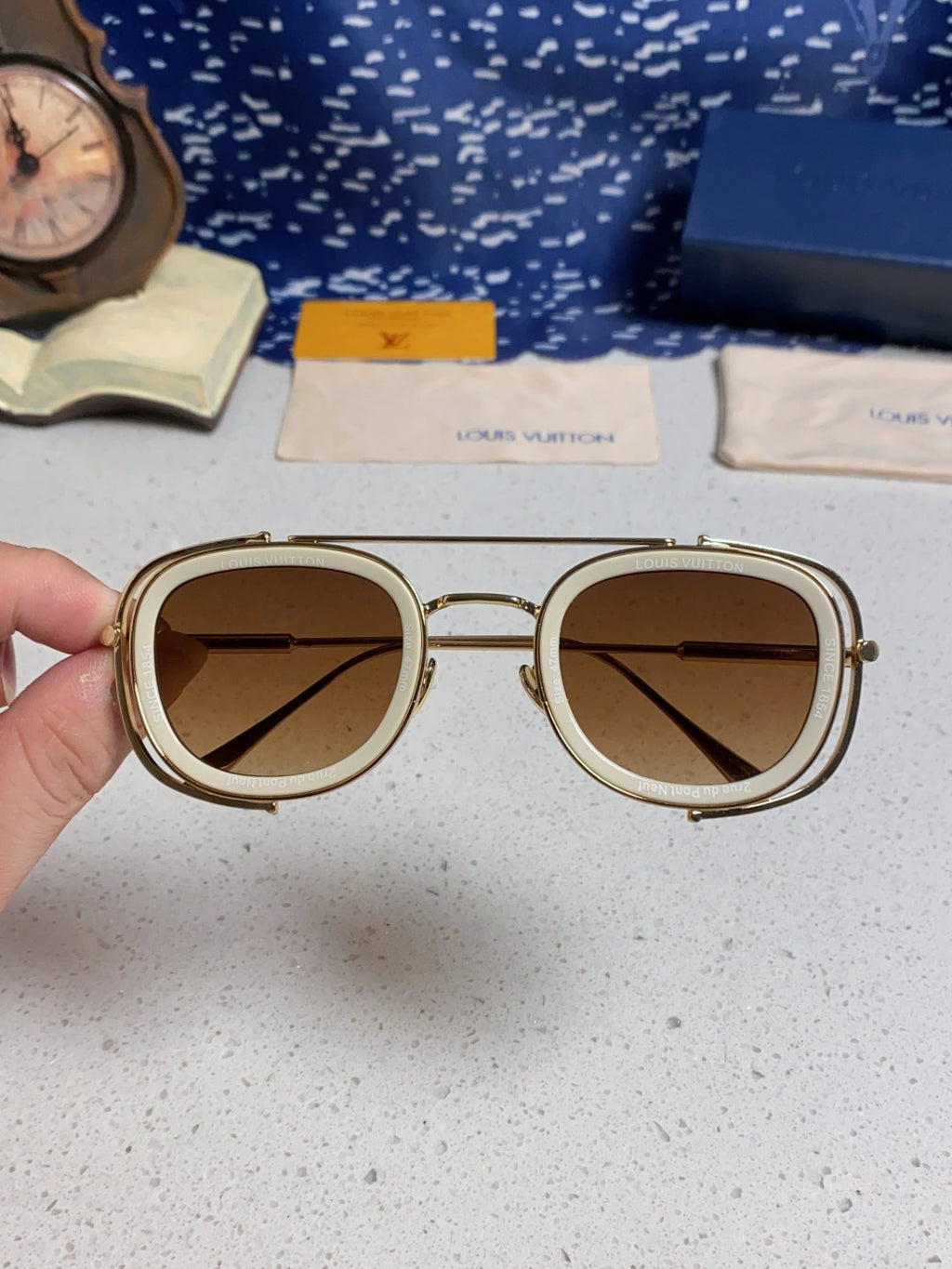 Louis Vuitton Round Brown Lens Sunglasses for Men & Women - detail image 4