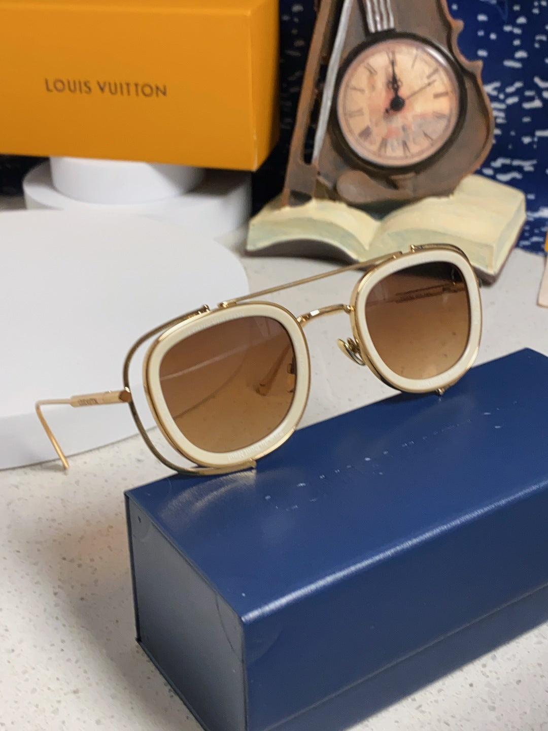 Louis Vuitton Round Brown Lens Sunglasses for Men & Women - detail image 10