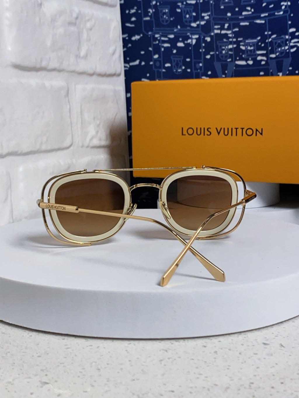 Louis Vuitton Round Brown Lens Sunglasses for Men & Women - detail image 3