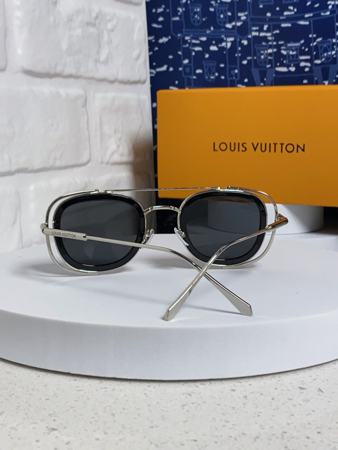 Louis Vuitton Round Black Lens Sunglasses for Men & Women - detail image 3