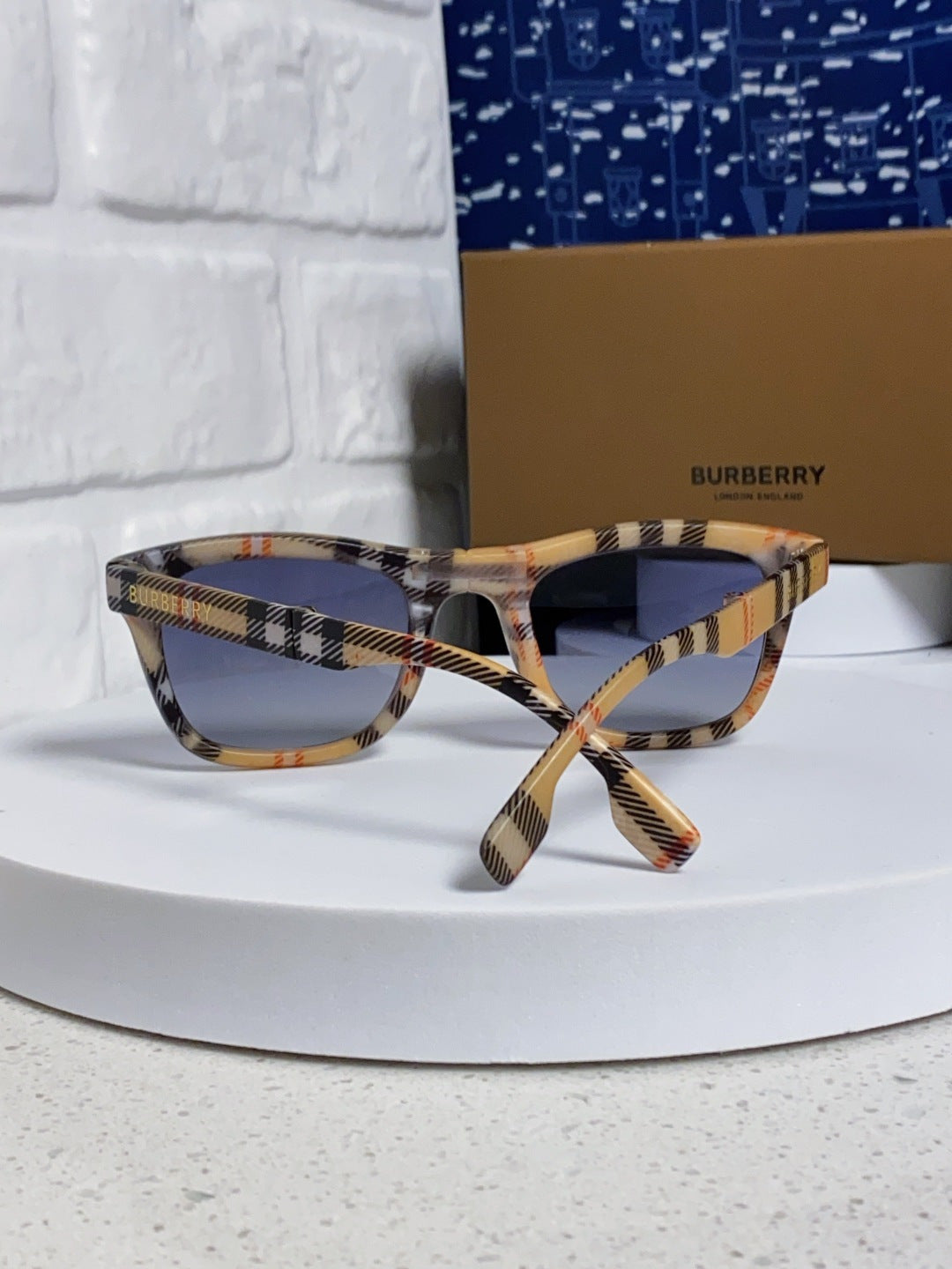 Burberry Folding Fashion Brown Lens Sunglasses for Men & Women - 487444 - detail image 3