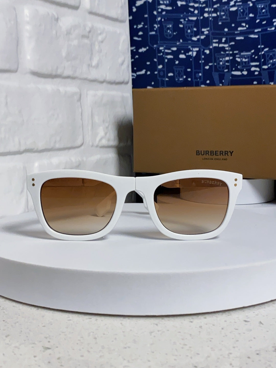 Burberry Folding Fashion Brown Lens Sunglasses for Men & Women - 998320 - detail image 2