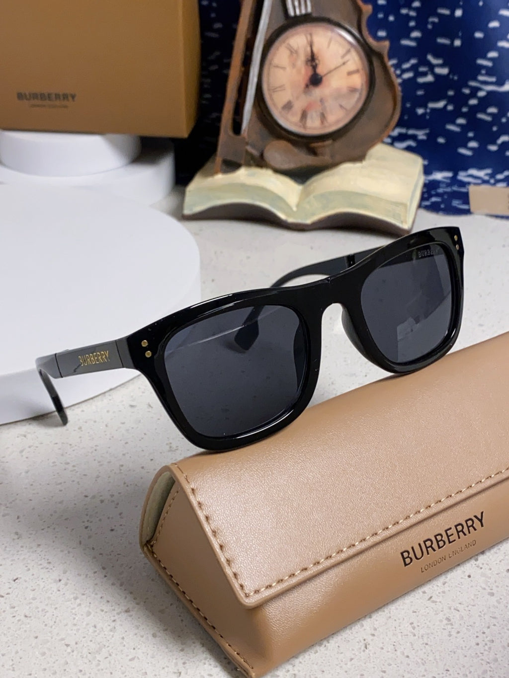 Burberry Folding Fashion Gray Lens Sunglasses for Men & Women - detail image 10