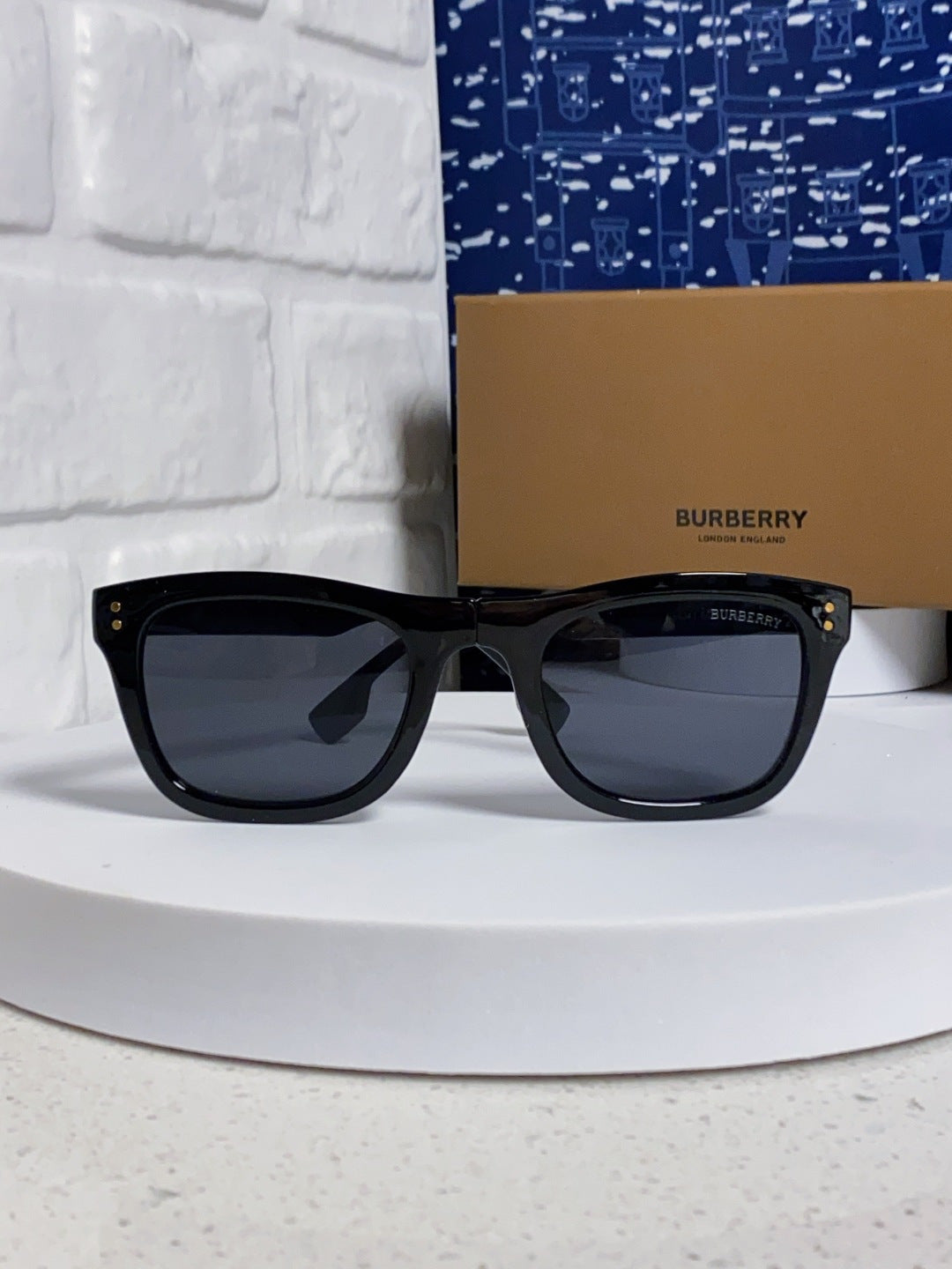 Burberry Folding Fashion Gray Lens Sunglasses for Men & Women - detail image 2