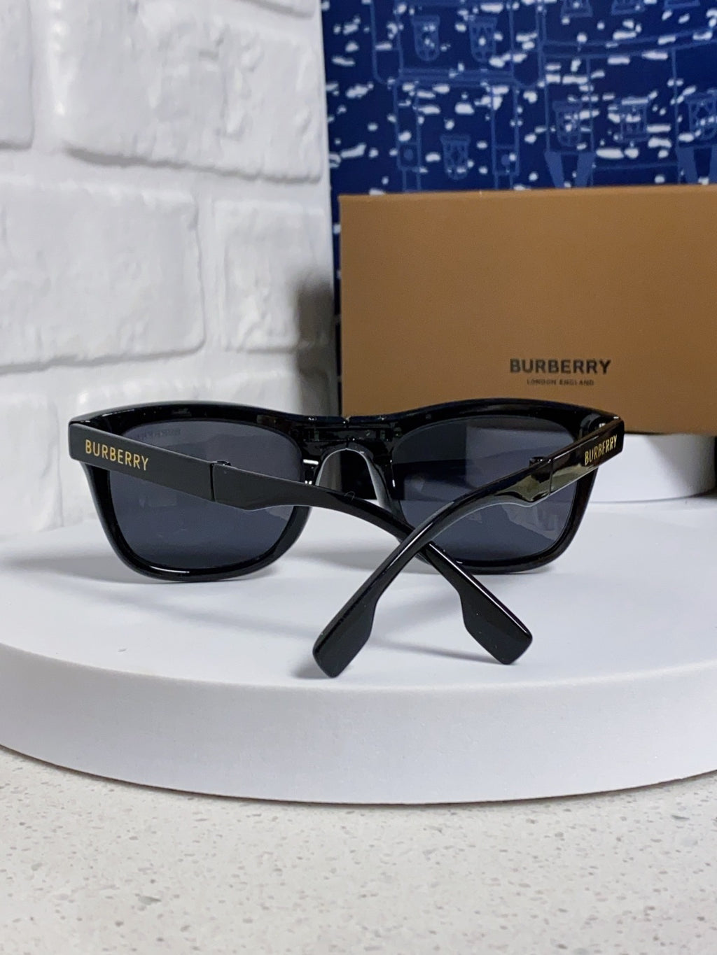 Burberry Folding Fashion Gray Lens Sunglasses for Men & Women - detail image 3