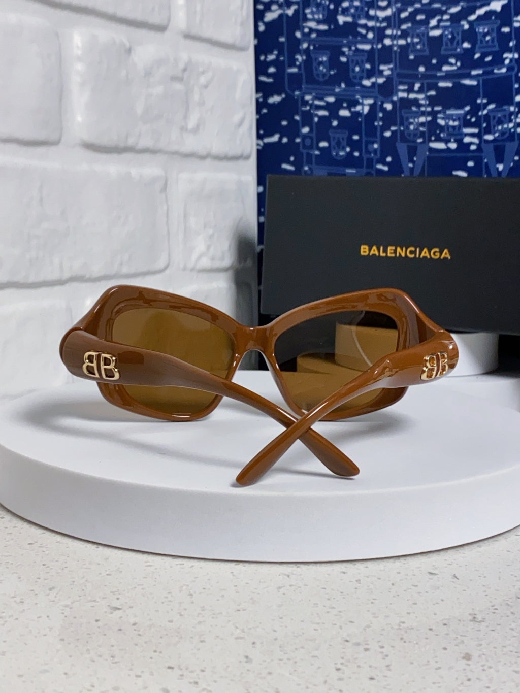 Balenciaga Oversized Brown Lens Sunglasses for Women - 487516 - detail image 3