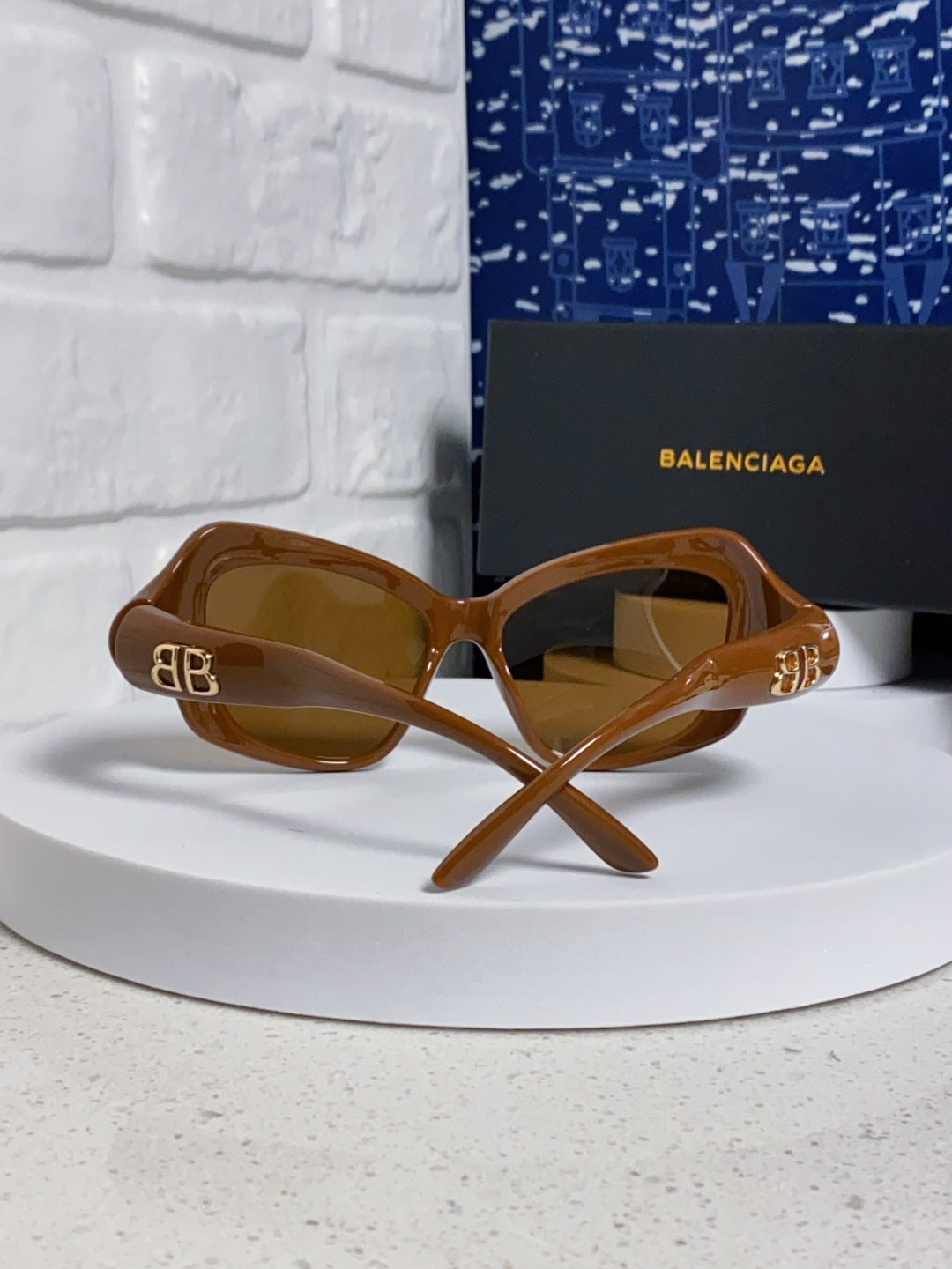 Balenciaga Oversized Brown Lens Sunglasses for Women - 432529 - detail image 3