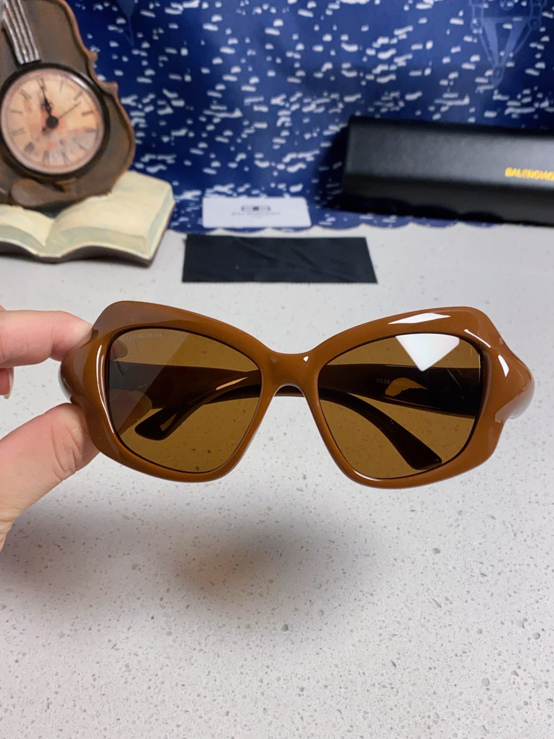 Balenciaga Oversized Brown Lens Sunglasses for Women - 487516 - detail image 4
