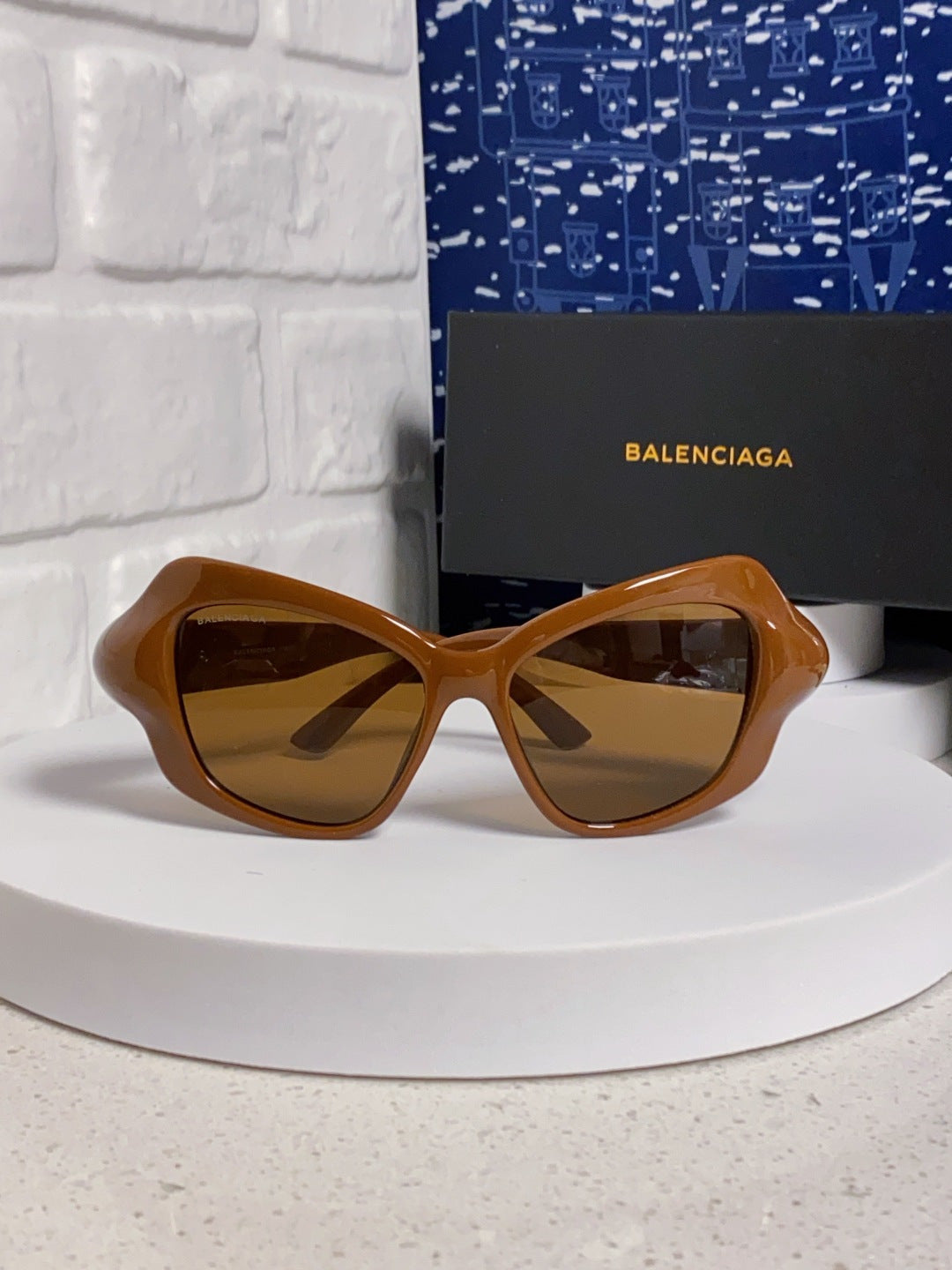 Balenciaga Oversized Brown Lens Sunglasses for Women - 487516 - detail image 2