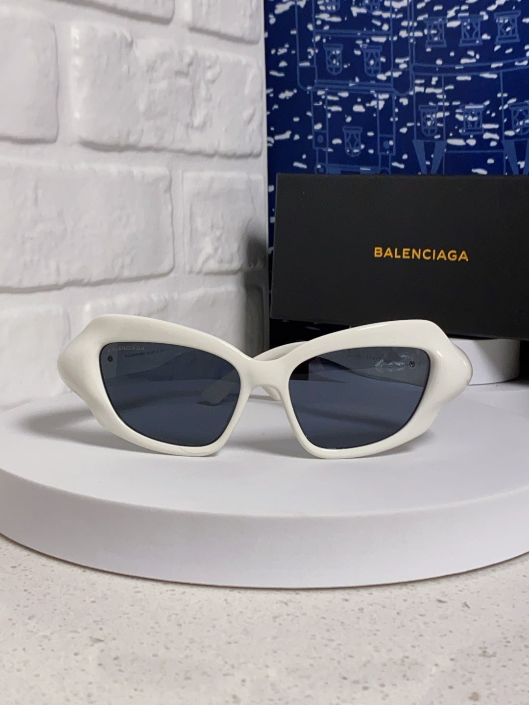 Balenciaga Oversized Silver Lens Sunglasses for Women - detail image 2