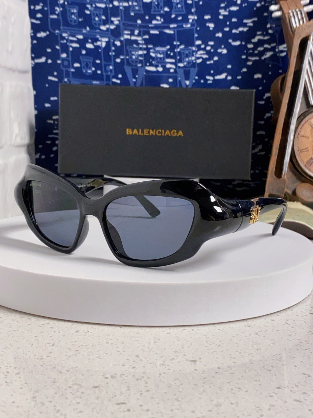 Balenciaga Oversized Brown Lens Sunglasses for Women - detail image 2