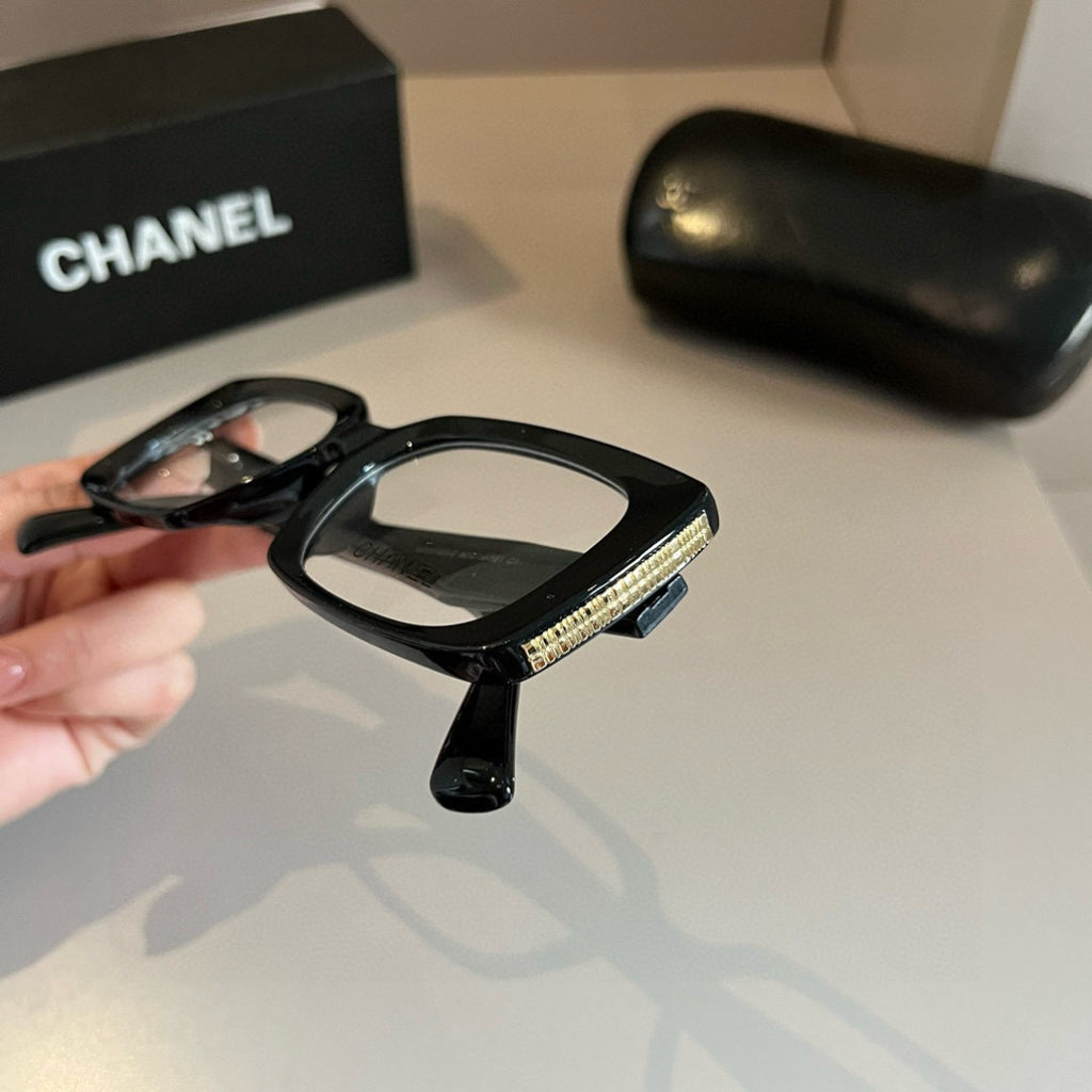 Chanel Oversized Silver Lens Sunglasses for Men & Women - 465151 - detail image 9
