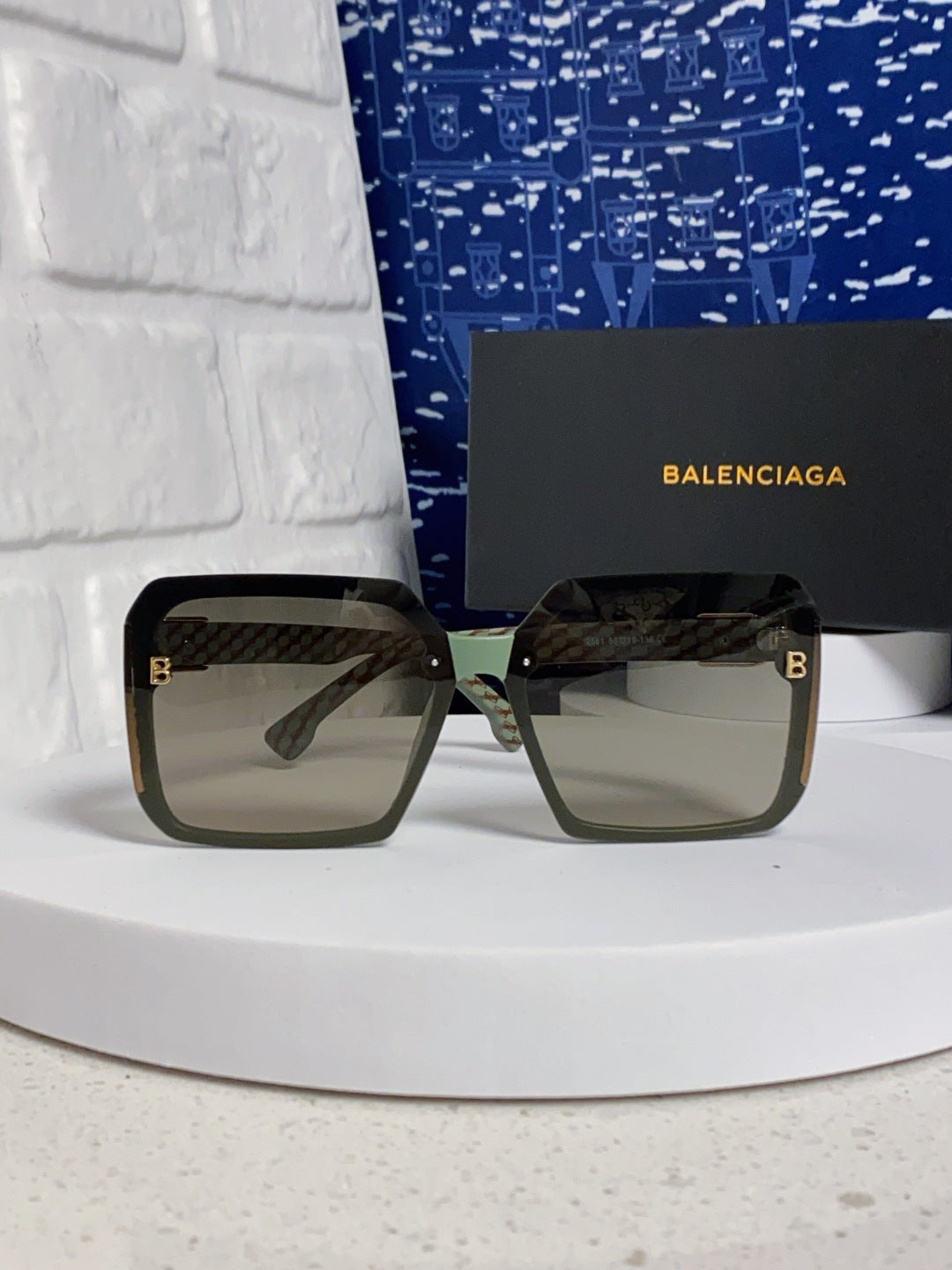 Balenciaga Square Gray Lens Sunglasses for Men & Women - 432553 - detail image 2