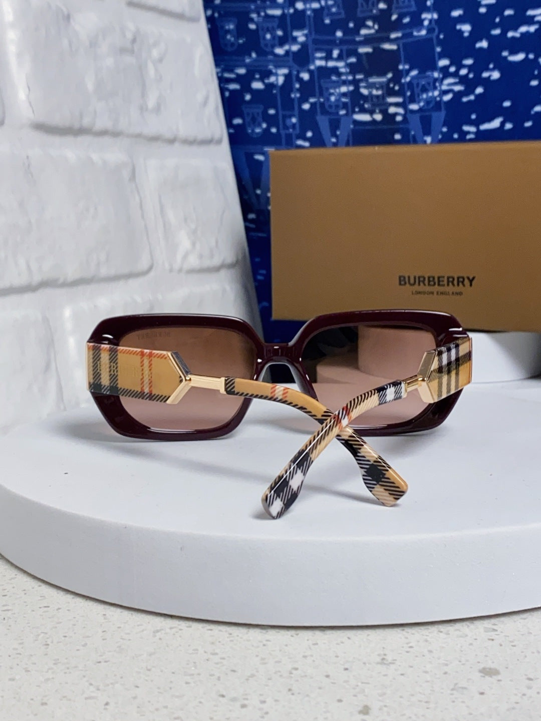 Burberry Rectangular Red Lens Sunglasses for Men & Women - 487410 - detail image 3