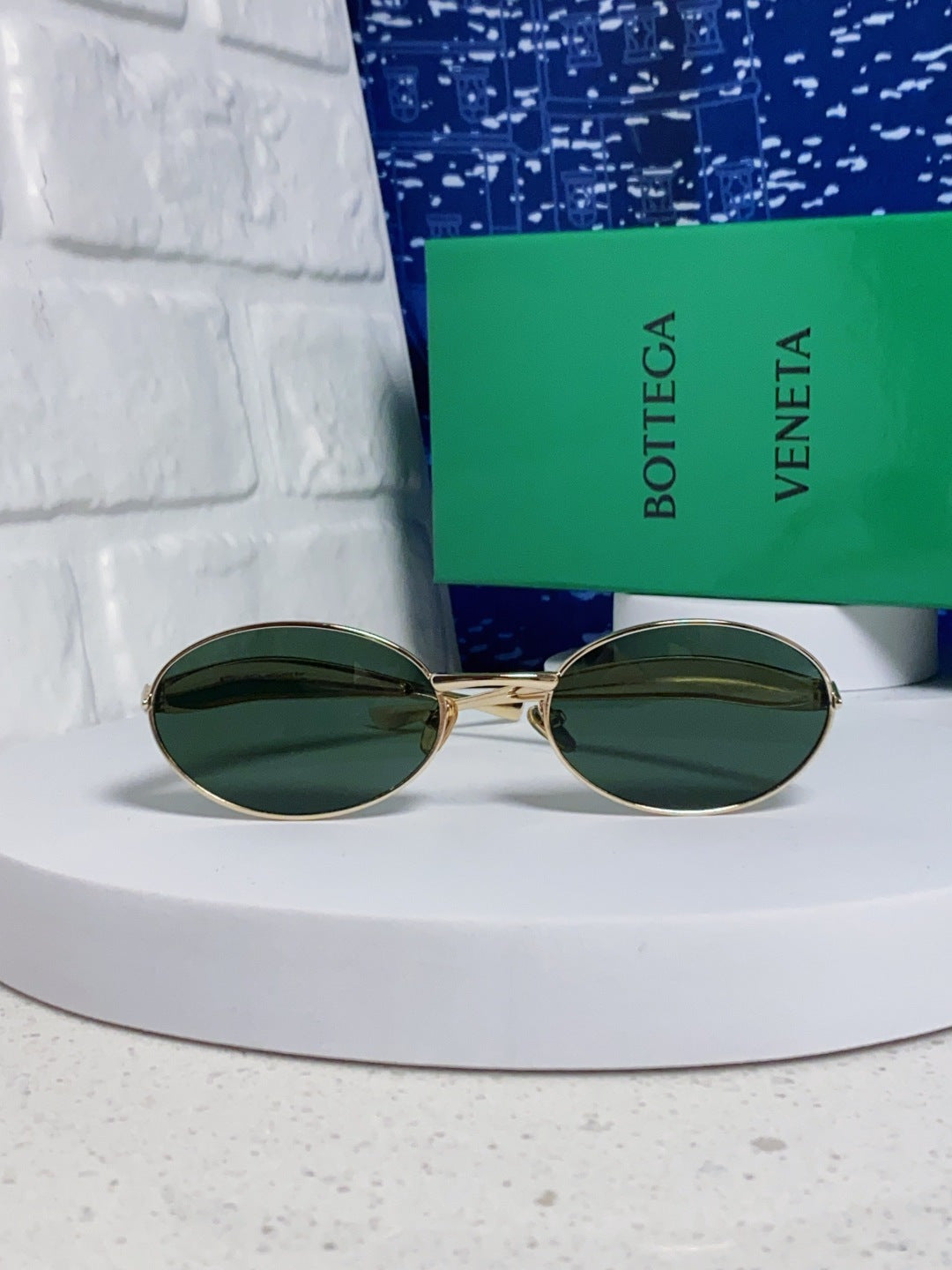 Bottega Veneta BV1386 Oval Green Lens Sunglasses for Men & Women - 416443 - detail image 2