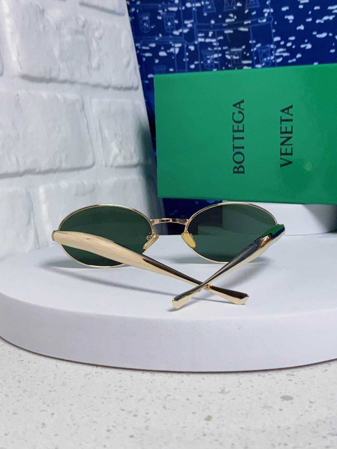 Bottega Veneta BV1386 Oval Green Lens Sunglasses for Men & Women - detail image 3