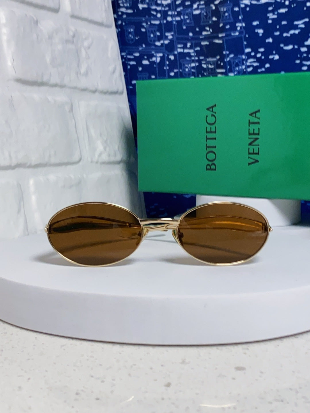 Bottega Veneta BV1386 Oval Brown Lens Sunglasses for Men & Women - detail image 2