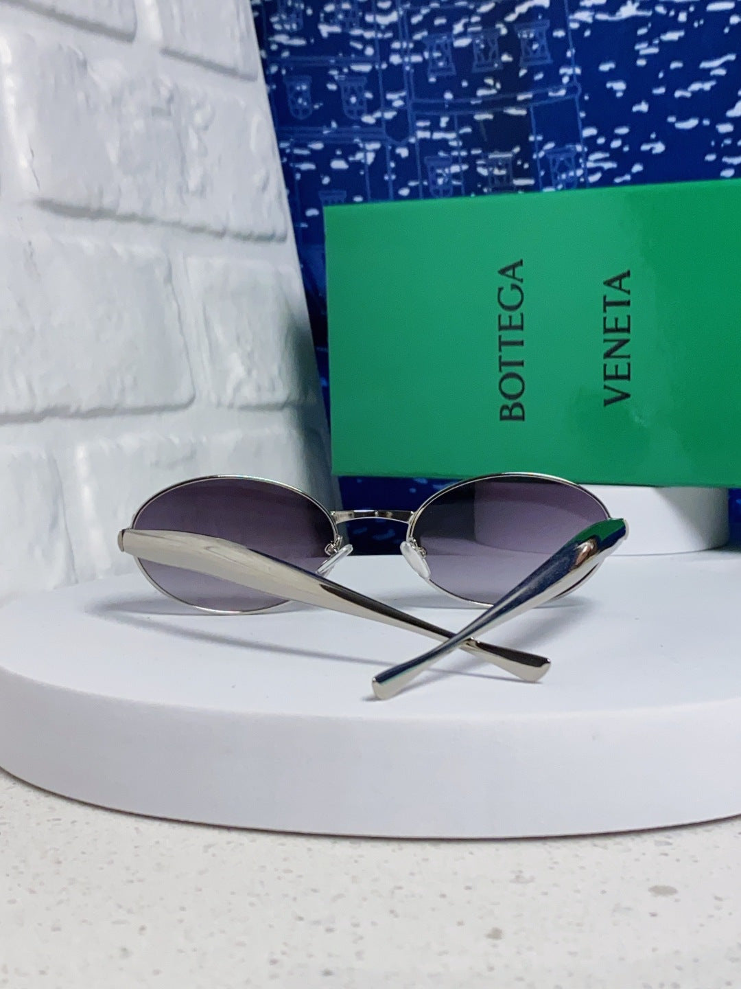 Bottega Veneta BV1386 Oval Silver Lens Sunglasses for Men & Women - detail image 3
