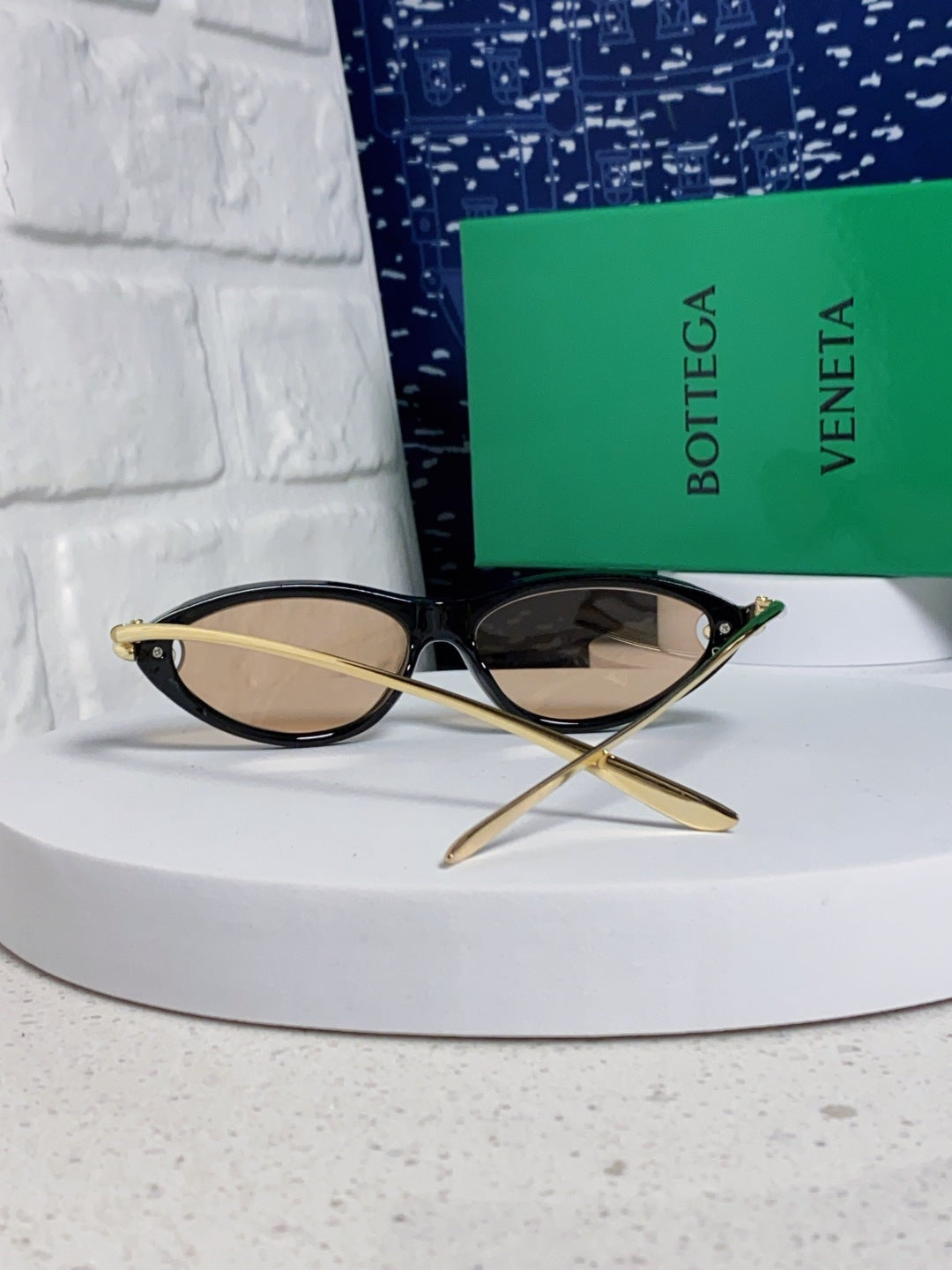 Bottega Veneta BV1390 Cat-Eye Gold Lens Sunglasses for Women - detail image 3