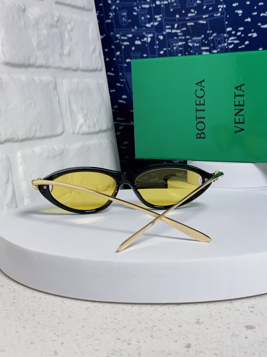 Bottega Veneta BV1390 Cat-Eye Yellow Lens Sunglasses for Women - detail image 3