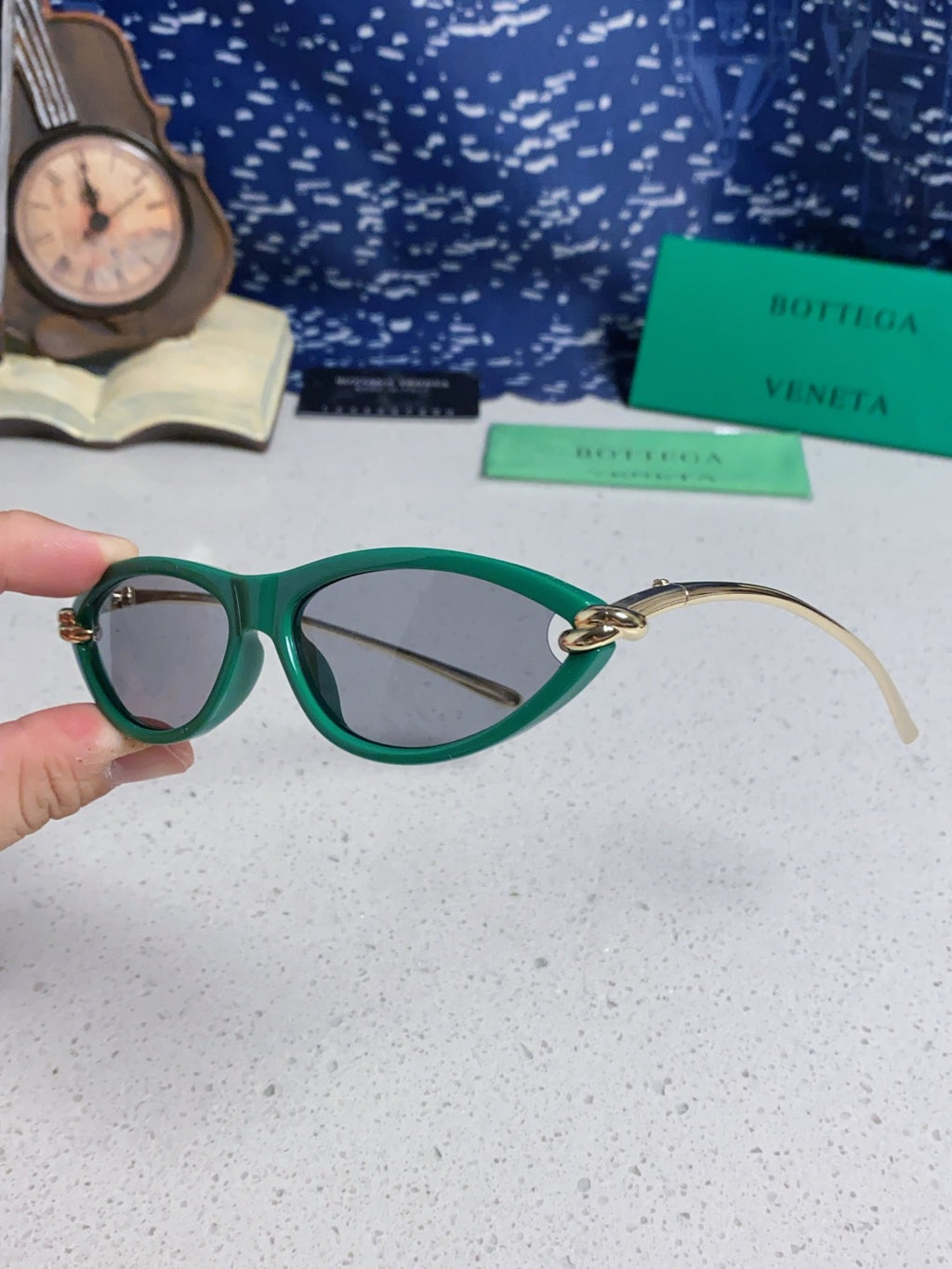 Bottega Veneta BV1390 Cat-Eye Green Lens Sunglasses for Women - detail image 6