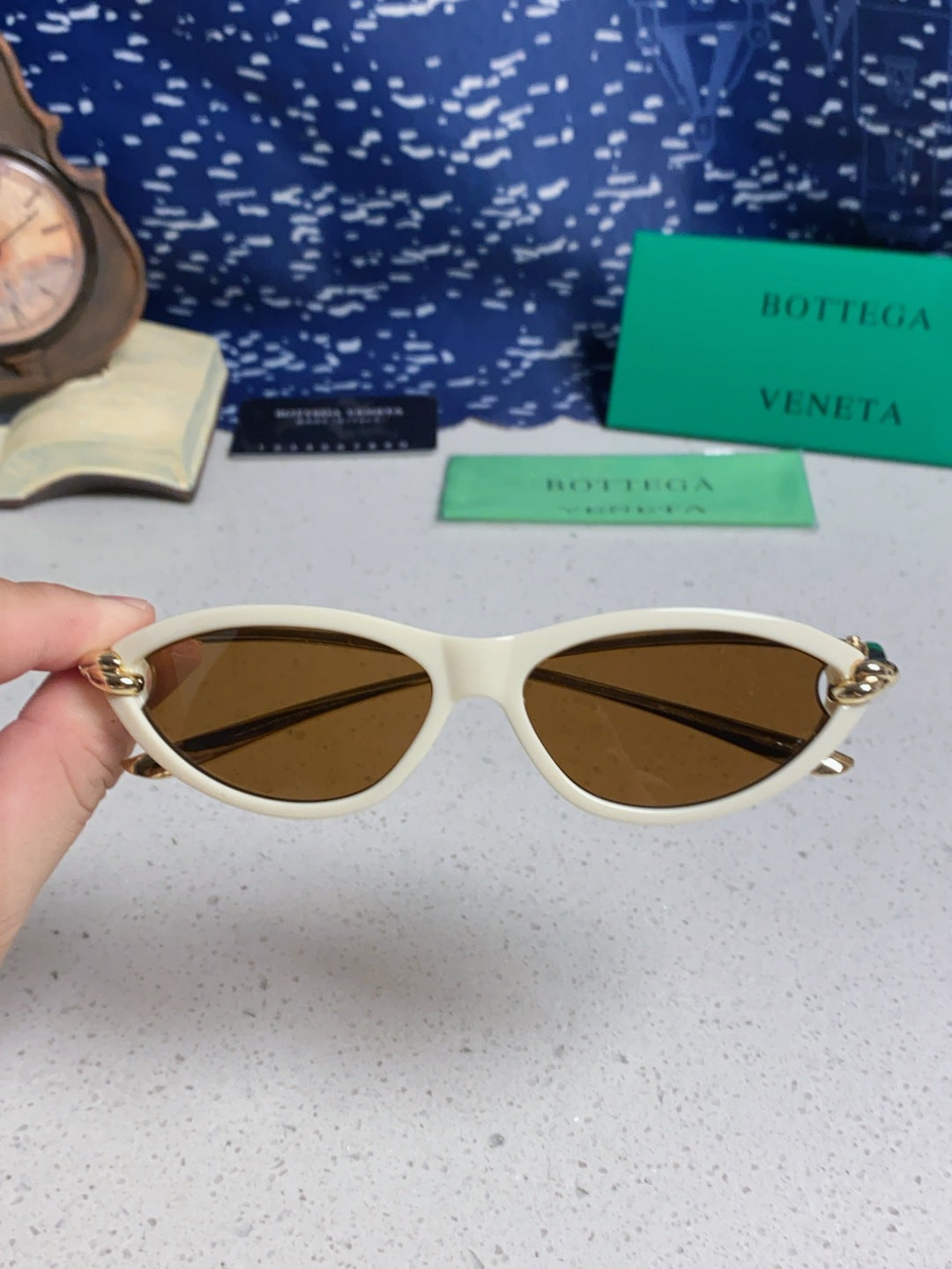 Bottega Veneta BV1390 Cat-Eye Brown Lens Sunglasses for Women - 487979 - detail image 4