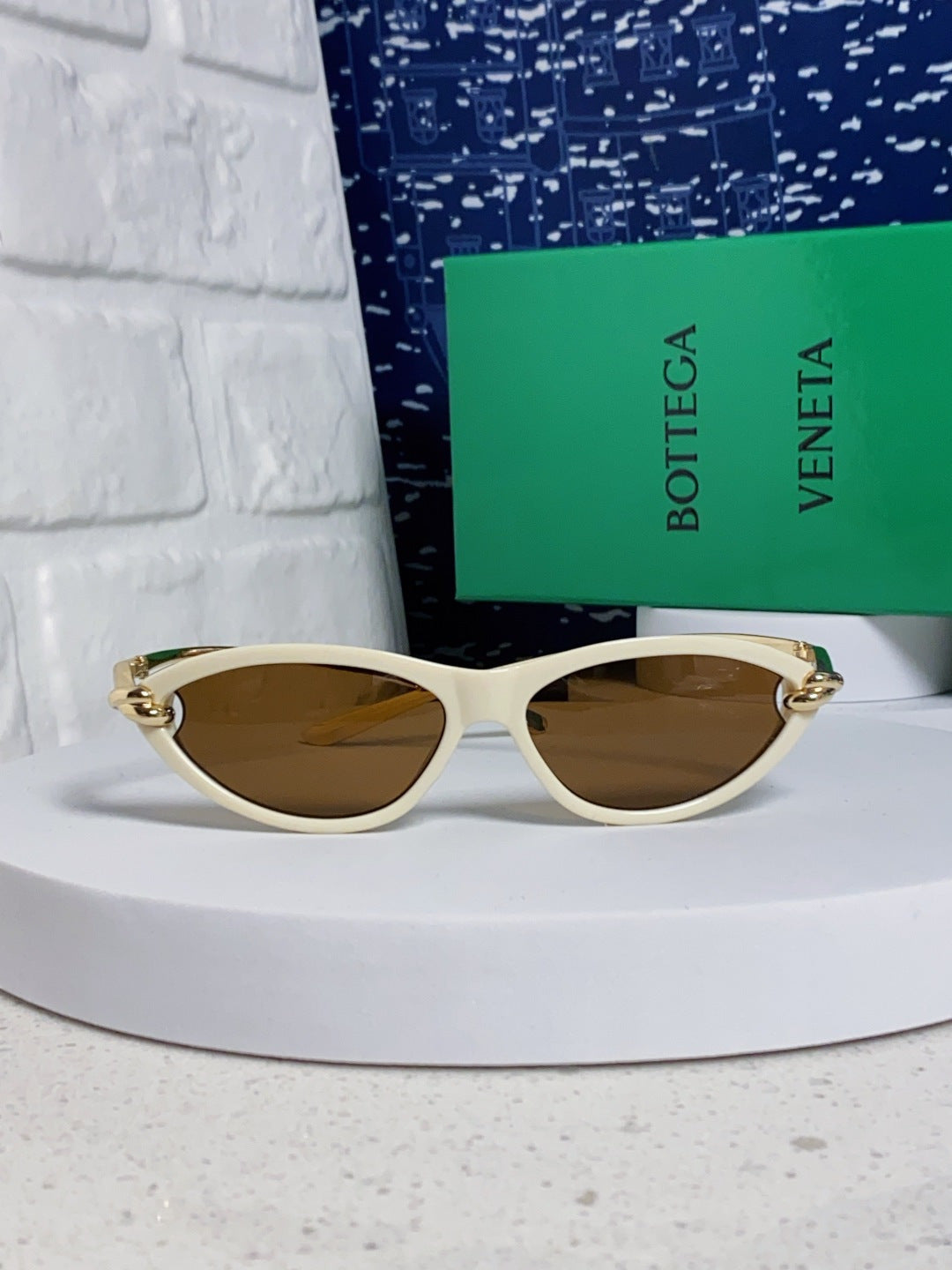 Bottega Veneta BV1390 Cat-Eye Brown Lens Sunglasses for Women - 487979 - detail image 2