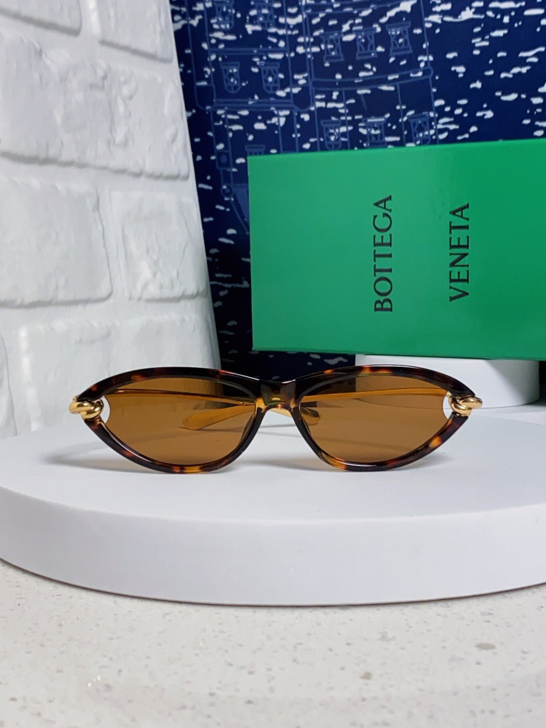 Bottega Veneta BV1390 Cat-Eye Brown Lens Sunglasses for Women - detail image 2