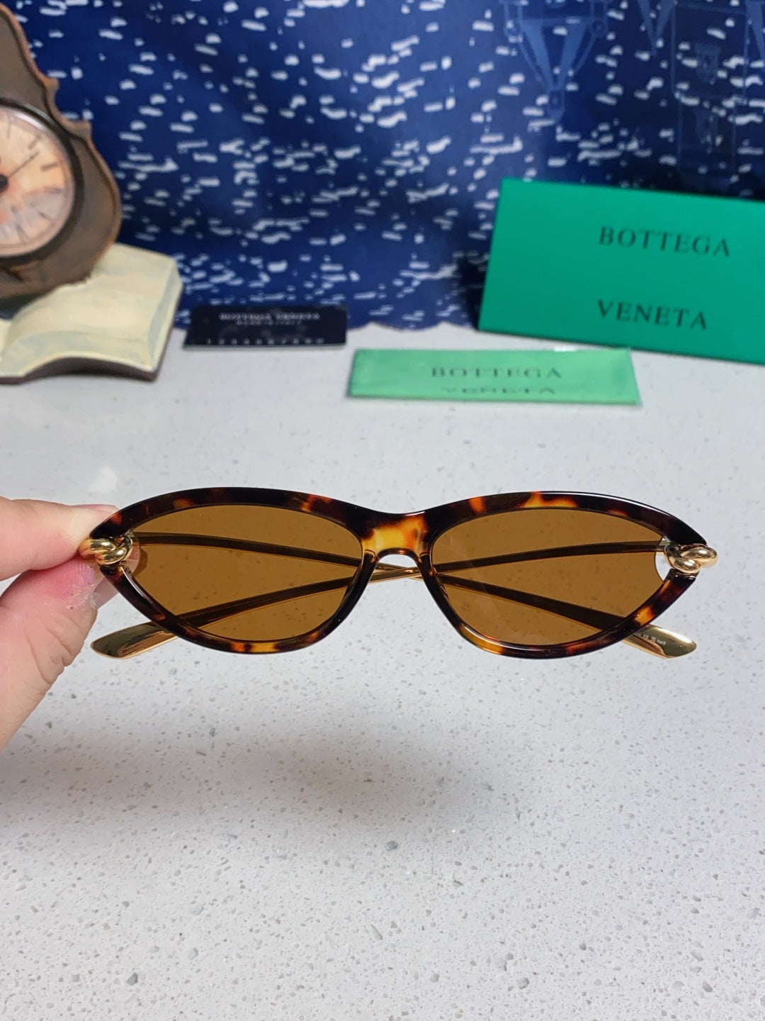 Bottega Veneta BV1390 Cat-Eye Brown Lens Sunglasses for Women - detail image 4