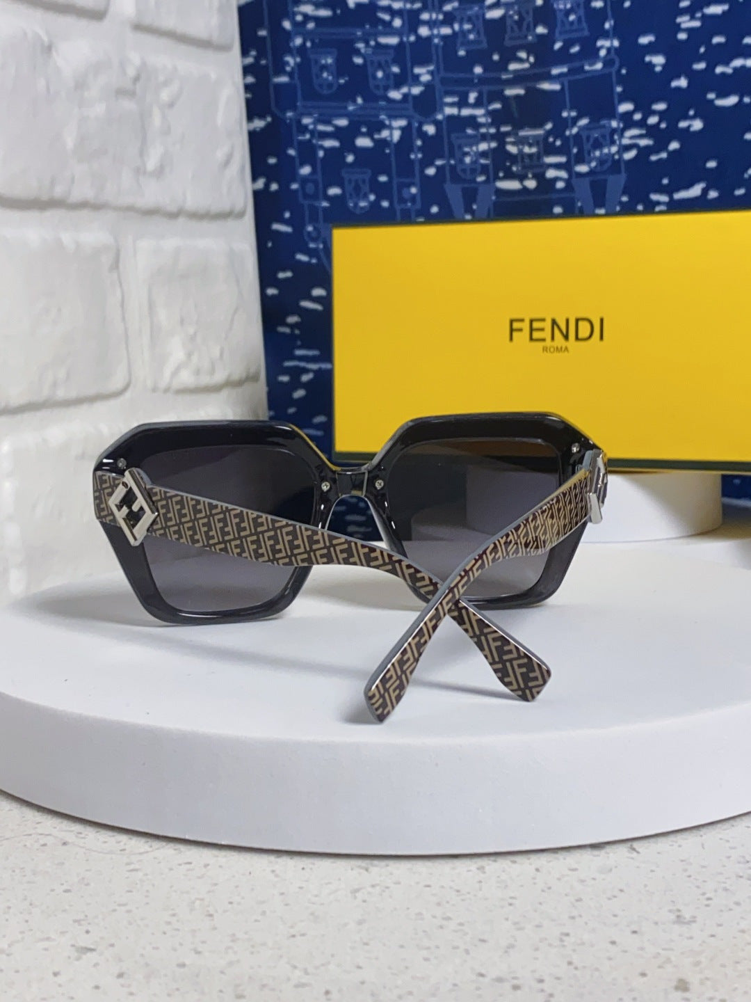 Fendi Cat-Eye Black Lens Sunglasses for Men & Women - 132612 - detail image 2