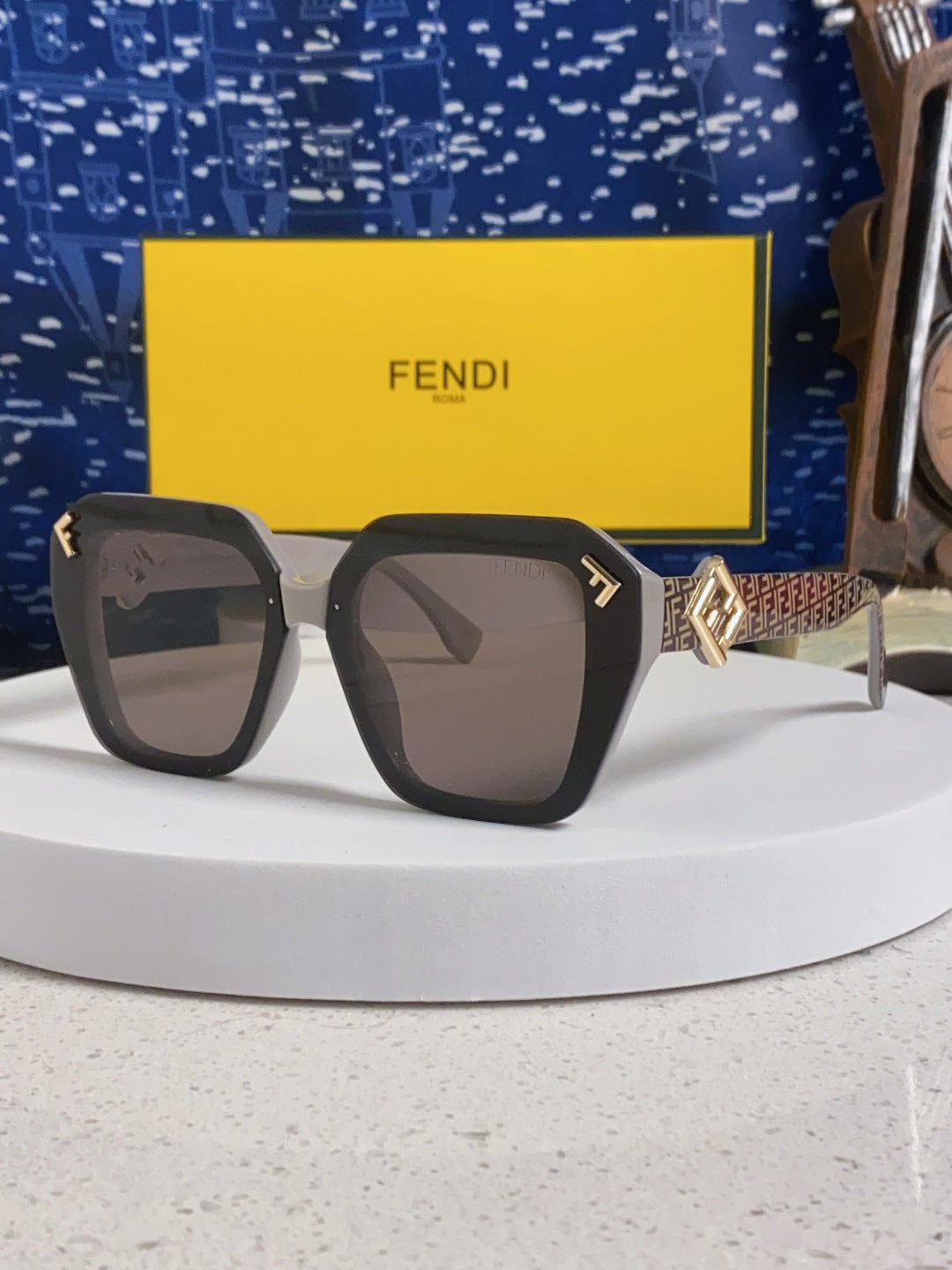 Fendi Cat-Eye Gray Lens Sunglasses for Men & Women