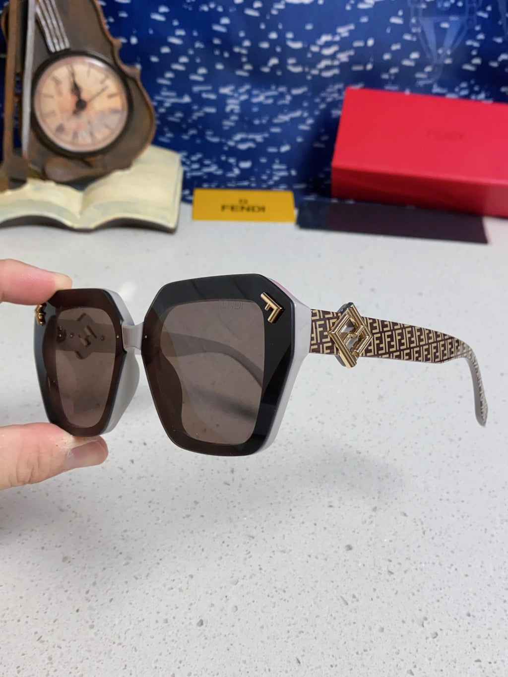 Fendi Cat-Eye Gray Lens Sunglasses for Men & Women - detail image 6