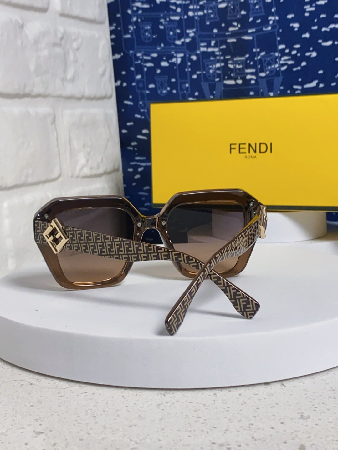 Fendi Cat-Eye Brown Lens Sunglasses for Men & Women - 132614 - detail image 3