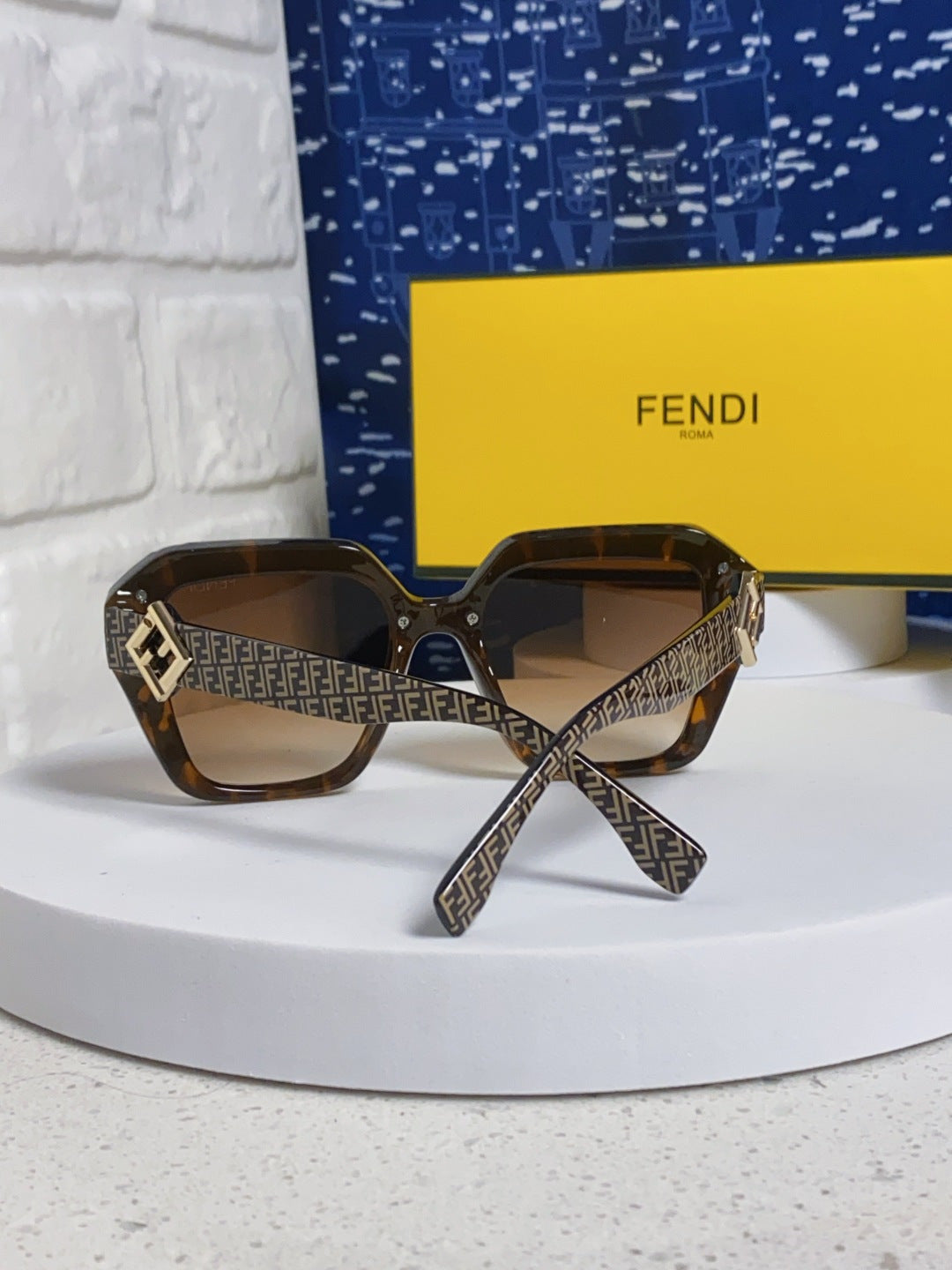 Fendi Cat-Eye Brown Lens Sunglasses for Men & Women - detail image 3