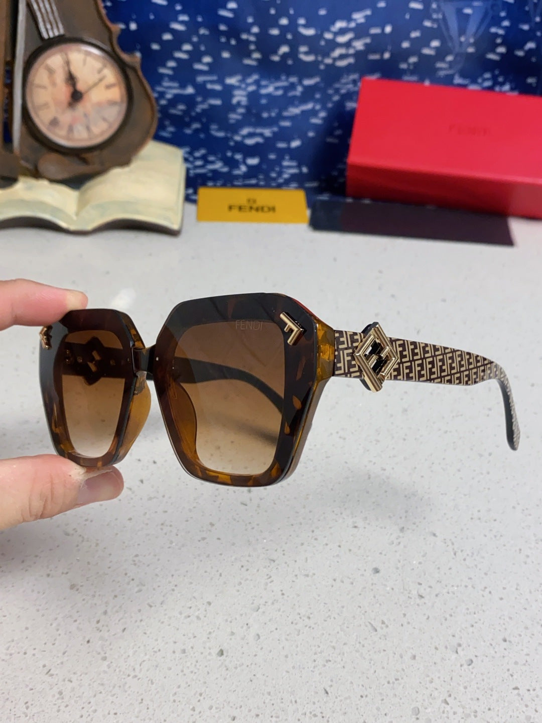 Fendi Cat-Eye Brown Lens Sunglasses for Men & Women - detail image 6