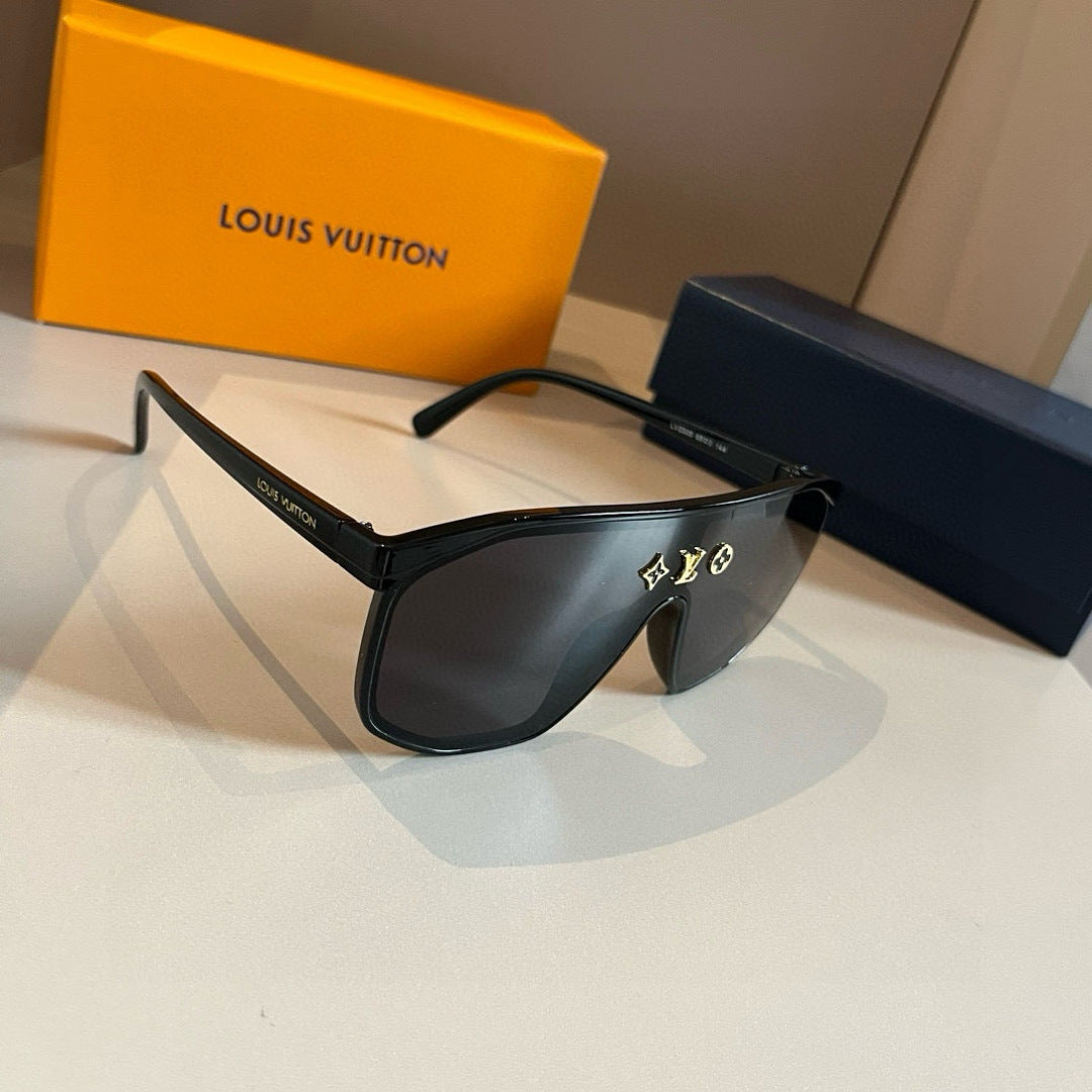 Louis Vuitton Polarized Fashion Gold Lens Sunglasses for Men - 493094