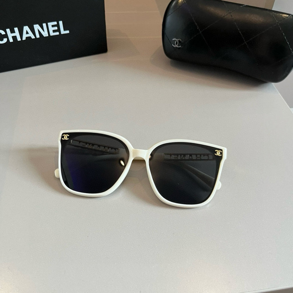 Chanel Oversized Silver Lens Sunglasses for Men & Women - 465152 - detail image 4