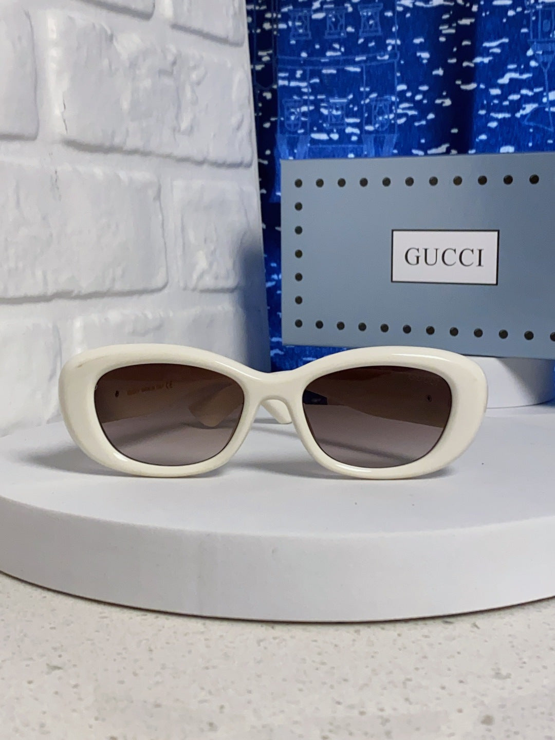 Gucci Oval Brown Lens Sunglasses for Men & Women - detail image 2